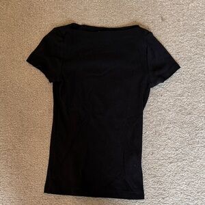 Doen Black Short Sleeve Scoop Neck Tee